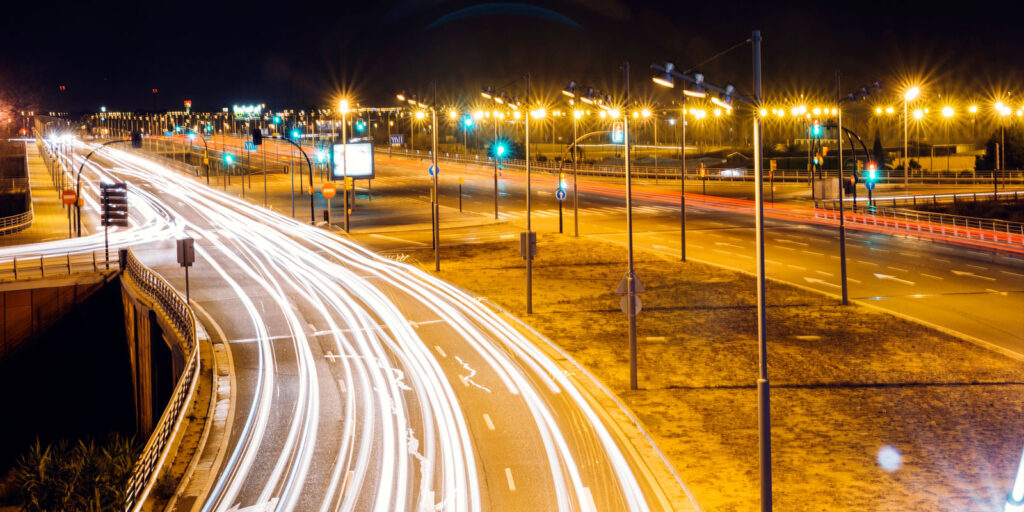 Carretera iluminada